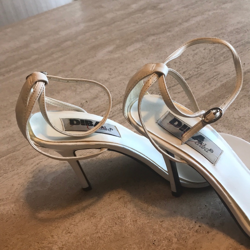 Diva White w/Silver Chain Accent Sandel - Picture 3 of 6